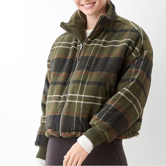 american eagle reversible puffer jacket - Picture 7 of 8
